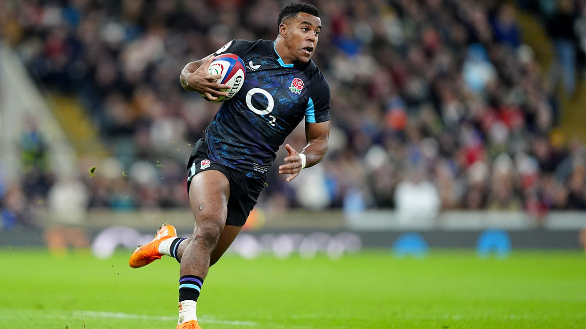 Immanuel Feyi-Waboso in action for England v Argentina during 2025 Autumn Internationals