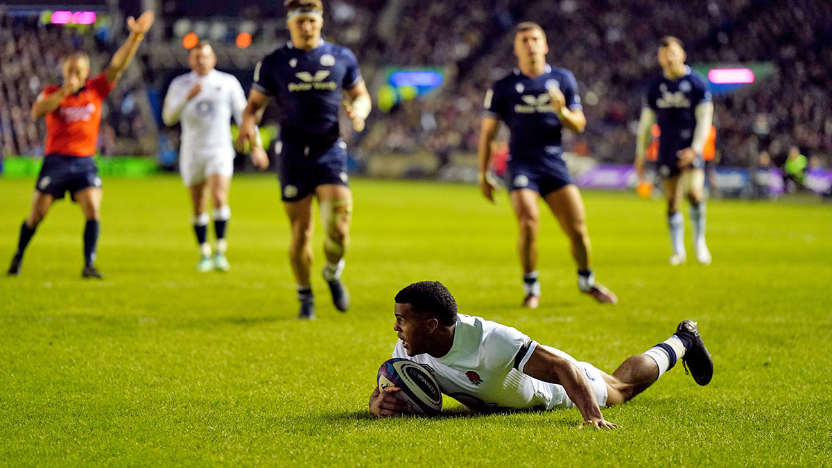Immanuel Feyi Waboso scores a try for England against Scotland in 2024 Six Nations
