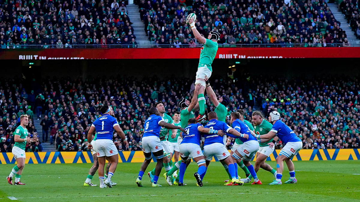 Ireland and Italy players contest a lineout during 2024 Six Nations