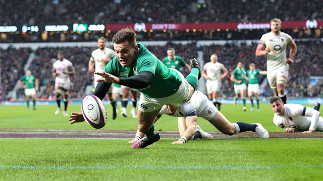 Jacob Stockdale scores a try against England at Twickenham
