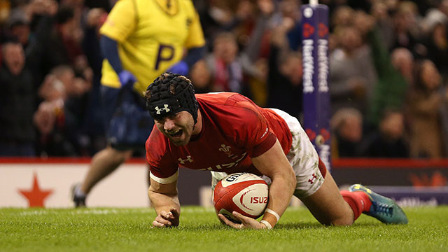Leigh Halfpenny scoring for Wales