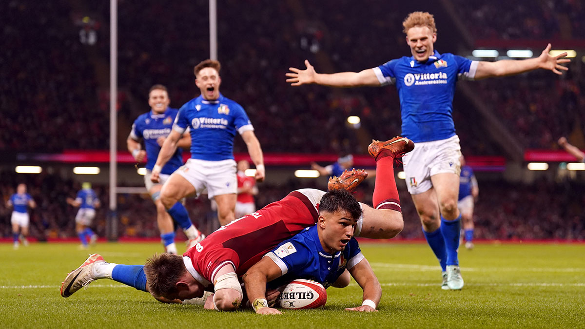 Lorenzo Pani scores a try for Italy against Wales during 2024 Six Nations