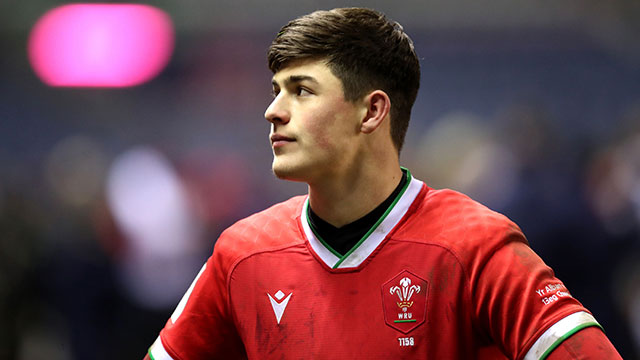 Louis Rees-Zammit in Wales shirt