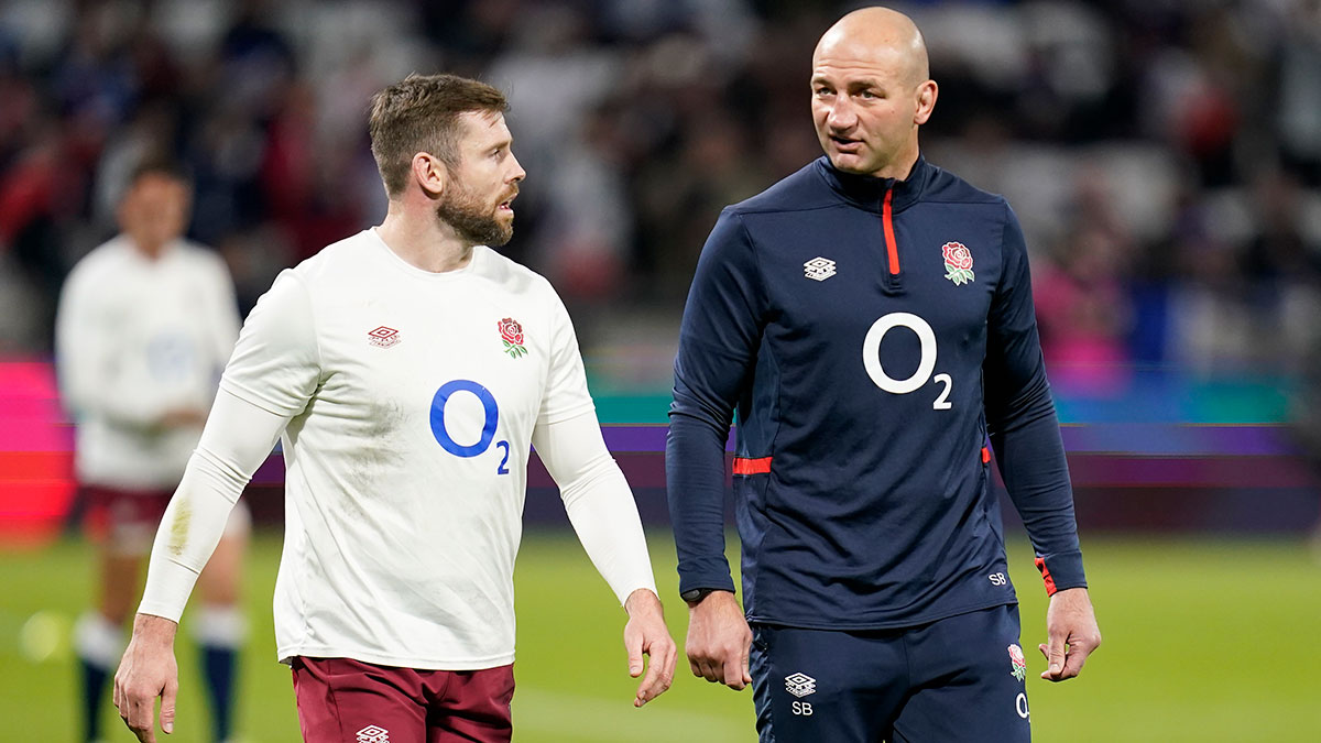 Steve Borthwick speaks with Elliot Daly before France v England match at 2024 Six Nations