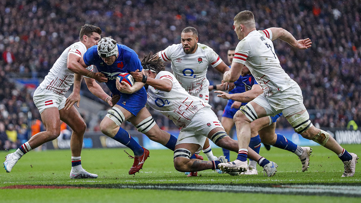 Thibaud Flament scores a try for France against England in 2023 Six Nations